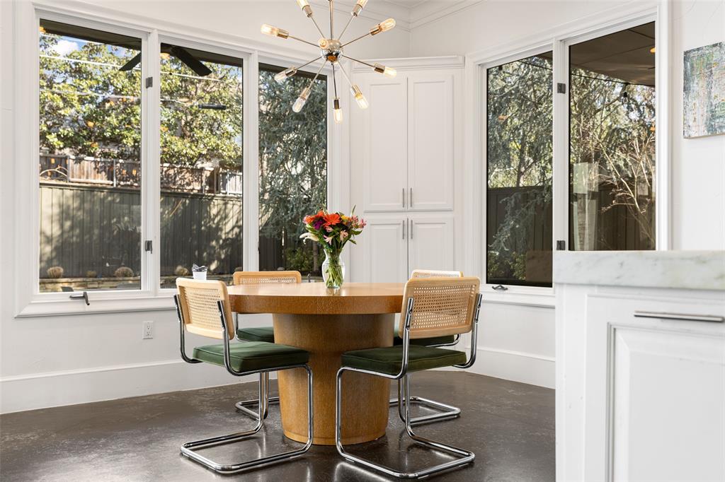 6713 Lake Circle Drive