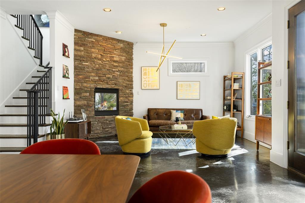 6713 Lake Circle Drive