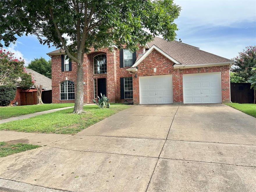 Beautifully updated pool home in Flower Mound's prestigious Bridlewood community. Home boasts 4 bedrooms, 3 bull bathrooms, plus an office sunroom. Freshly painted, new quartz in the kitchen, repainted kitchen cabinets. downstairs has stained concrete flors for easy maintenance. Oversized 2.5 car garage. Hoa amenities include 5 tennis courts, 2 are also pickleball courts, basketball court, gym, club house and 2 kids playgrounds. Pool care and landscaping included.