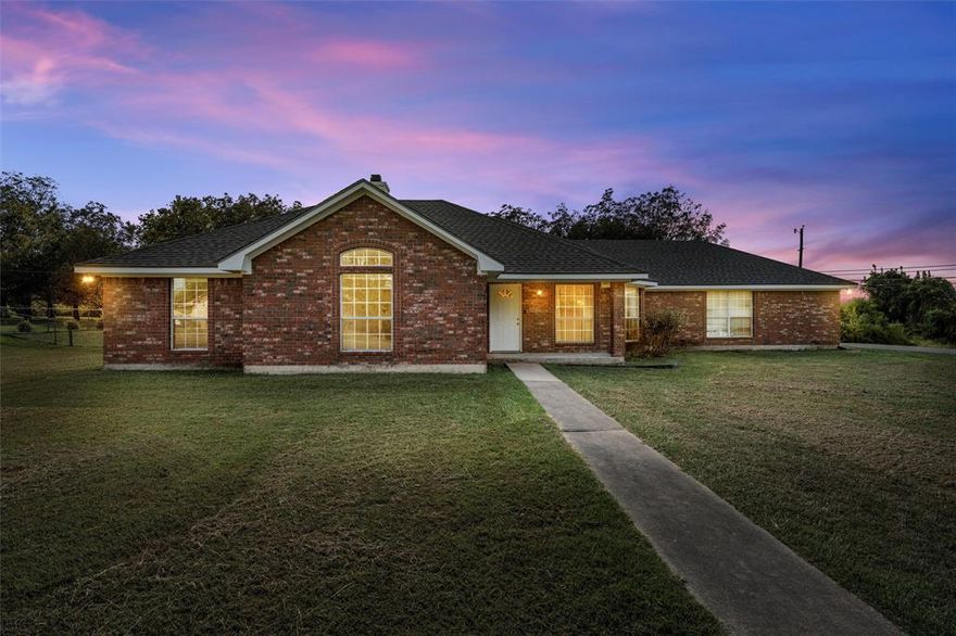 Updated 3BR 2BA – 0.43-Acre Corner Lot  1,843 Sq Ft   New Roof & More

Spacious and well-maintained 3-bedroom, 2-bath home with 1,843 sq ft, situated on a large 0.43-acre corner lot. Built in 1995, this home features recent upgrades including a new roof, new flooring, and fresh interior paint throughout.

Enjoy a functional floor plan with an inviting living area, fireplace, and great natural light. The kitchen and dining space flow seamlessly for everyday living or entertaining. Additional highlights include a 2-car garage and a fully fenced backyard—perfect for kids, pets, or outdoor gatherings.

Conveniently located with easy access to schools, shopping, and major roadways. A great opportunity for families, first-time buyers, or investors looking for a move-in ready home with room to grow.