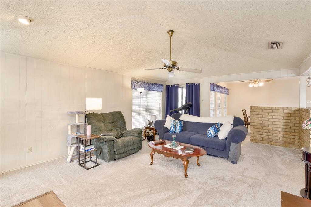 729 Maple Glen Drive