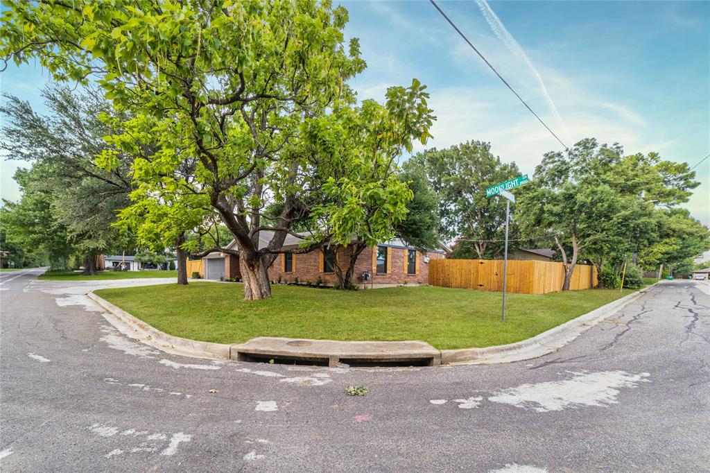 1902 Moonlight Drive