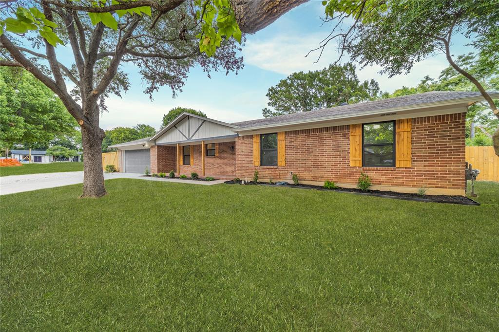 1902 Moonlight Drive