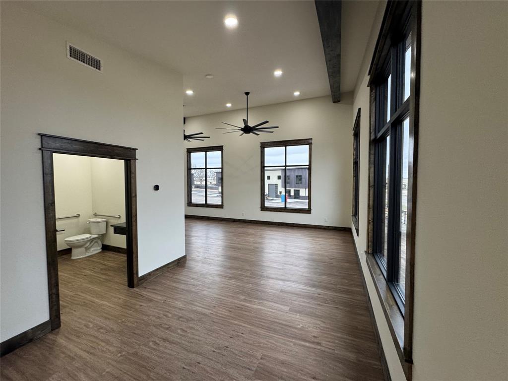 THE CHARLES AND PEG PEARCY ADDITION - Commercial Lease