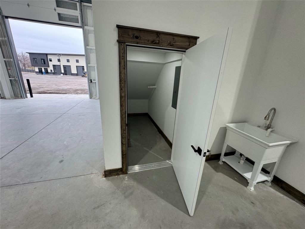 THE CHARLES AND PEG PEARCY ADDITION - Commercial Lease