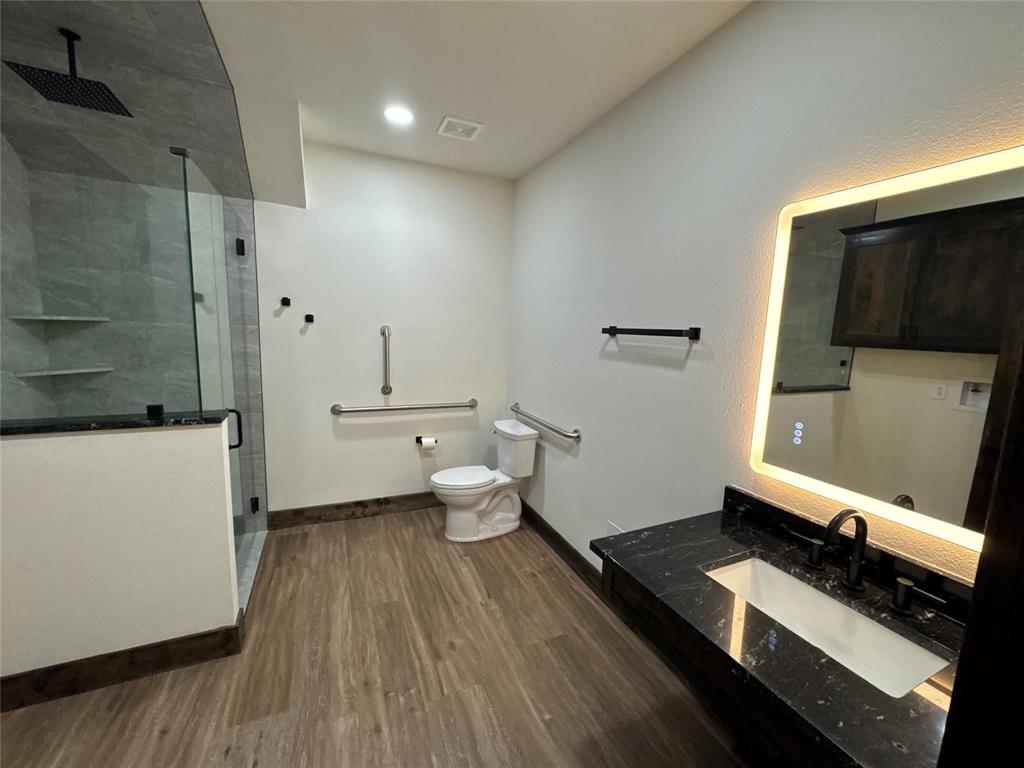 THE CHARLES AND PEG PEARCY ADDITION - Commercial Lease