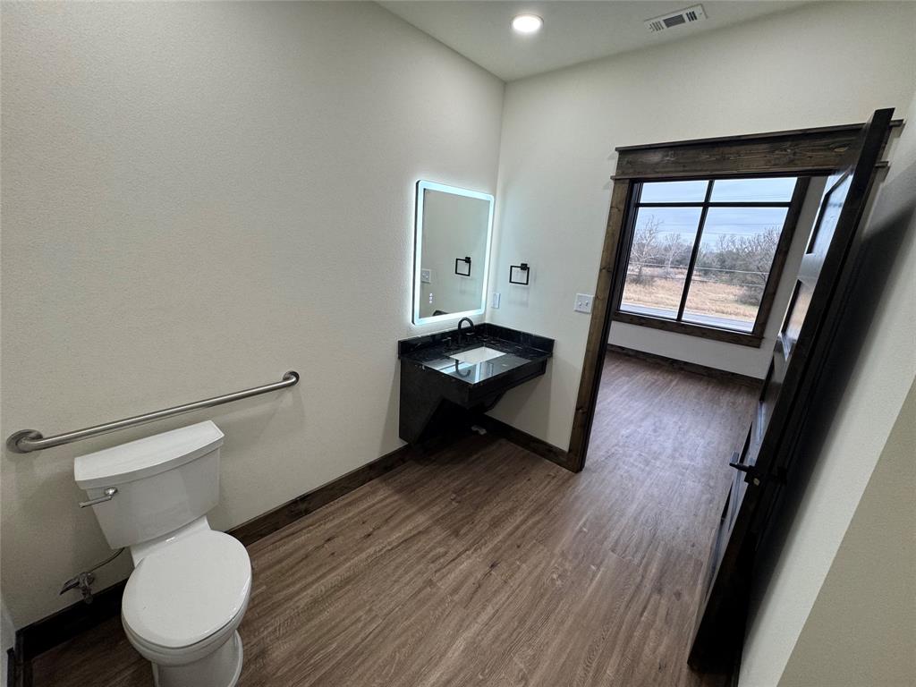 THE CHARLES AND PEG PEARCY ADDITION - Commercial Lease