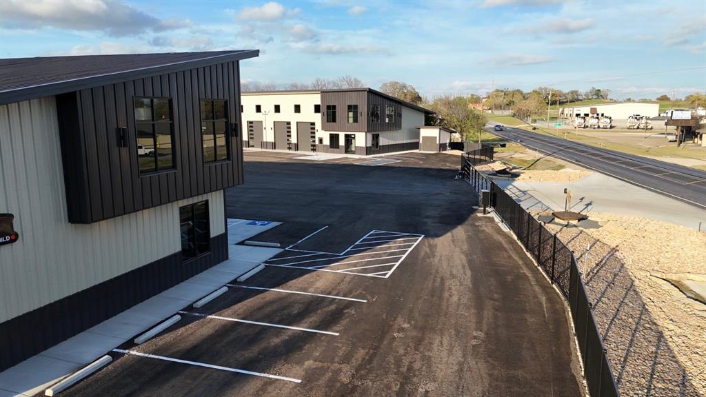 THE CHARLES AND PEG PEARCY ADDITION - Commercial Lease