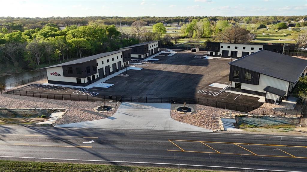 THE CHARLES AND PEG PEARCY ADDITION - Commercial Lease