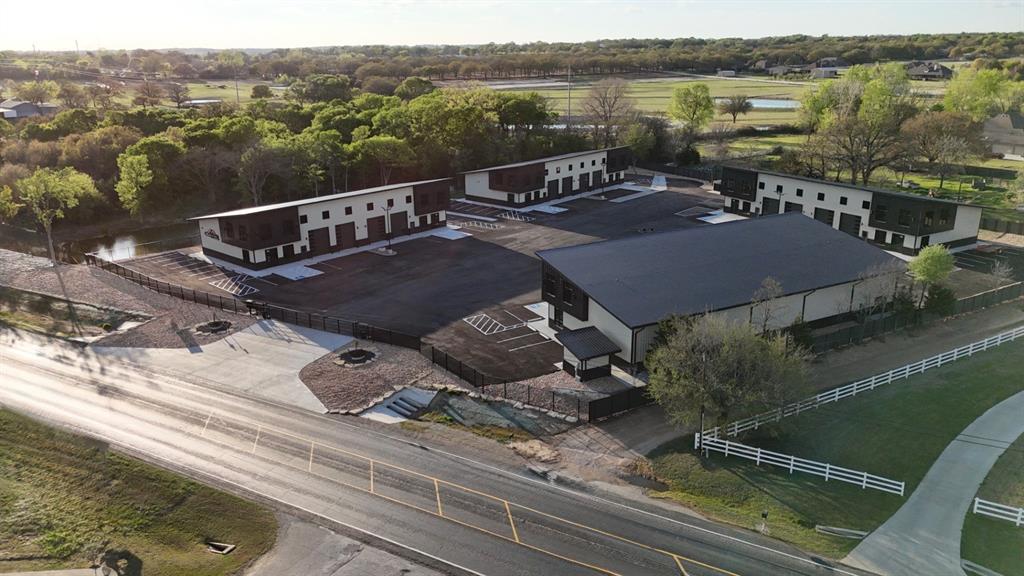 THE CHARLES AND PEG PEARCY ADDITION - Commercial Lease