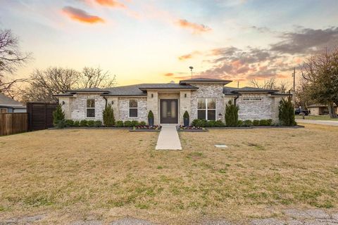 Photo of 104 N 4th Street, Trenton, TX 75490 (MLS # 21195763)
