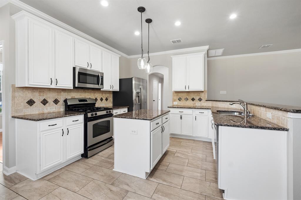 PINE RIDGE ESTATES PHASE ONE (CMC), BLK D, LOT 8 - Residential