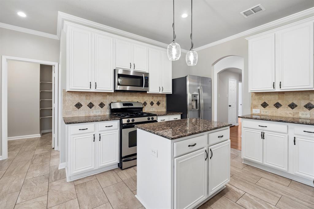 PINE RIDGE ESTATES PHASE ONE (CMC), BLK D, LOT 8 - Residential