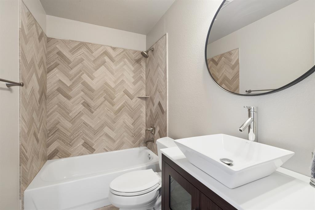 PINE RIDGE ESTATES PHASE ONE (CMC), BLK D, LOT 8 - Residential