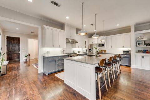 Tiny photo for 5608 Longview Street, Dallas, TX 75206 (MLS # 21089601)