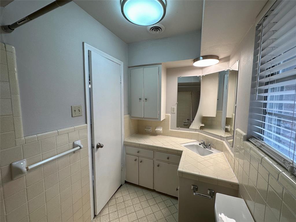 University Terrace Rev - Residential Lease