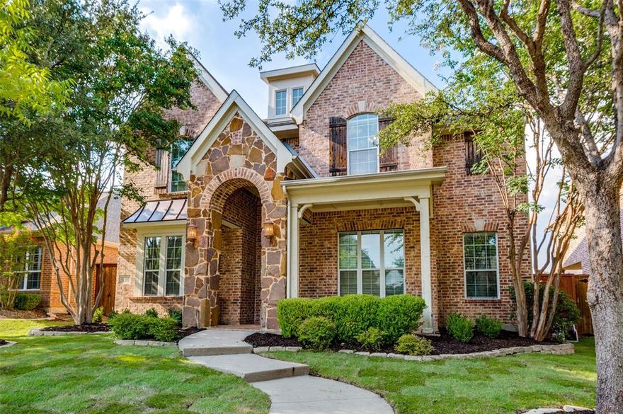 Nestled in the highly desirable Pearson Farm community, this home is within walking distance to top-rated Vaughn Elementary and Reedy High School, with quick access to DNT (5 mins), SRT (8 mins), and close to the PGA headquarters and major corporate campuses.
Community amenities include parks, a swimming pool, walking and biking trails, and playground. This stunning, move-in-ready home features numerous updates and upgrades throughout. In 2022, the downstairs was completely refreshed with waterproof luxury vinyl plank (LVP) flooring, 5.5 inches baseboards, new lighting fixtures, and a modern backsplash. The kitchen is a chef’s dream, offering low-maintenance quartz countertops, a brand-new cooktop and microwave, and freshly painted white cabinets.
The remodeled primary bathroom boasts a frameless glass shower, giving it a luxurious, spa-like feel. Upstairs, you’ll find three spacious bedrooms, a game room, and a media room, perfect for entertainment and relaxation. The wood staircase, vaulted ceiling with boxed beams in the living room, and multiple living and dining areas add charm and elegance throughout.
Enjoy the cozy backyard with new grass and freshly updated landscaping featuring a stamped concrete patio, ideal for outdoor gatherings. Additional highlights include stainless steel appliances, and fresh interior paint (March 2022).
New water heater (2020)
Foundation repair (2021)
New roof (2018)