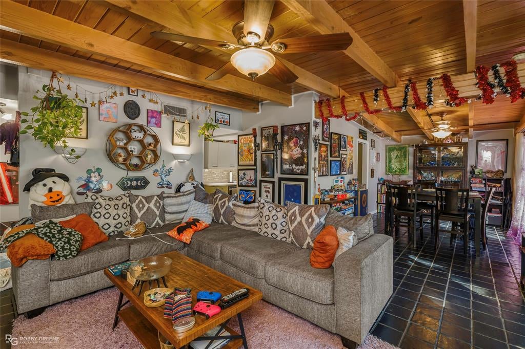 327 Meadowbrook Lane