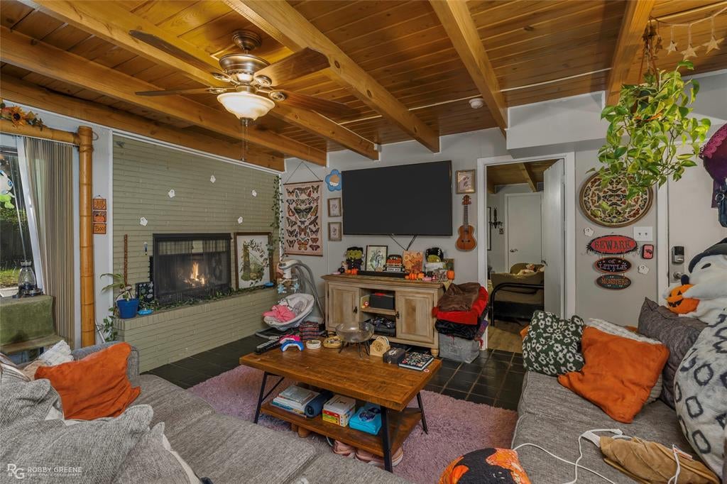 327 Meadowbrook Lane