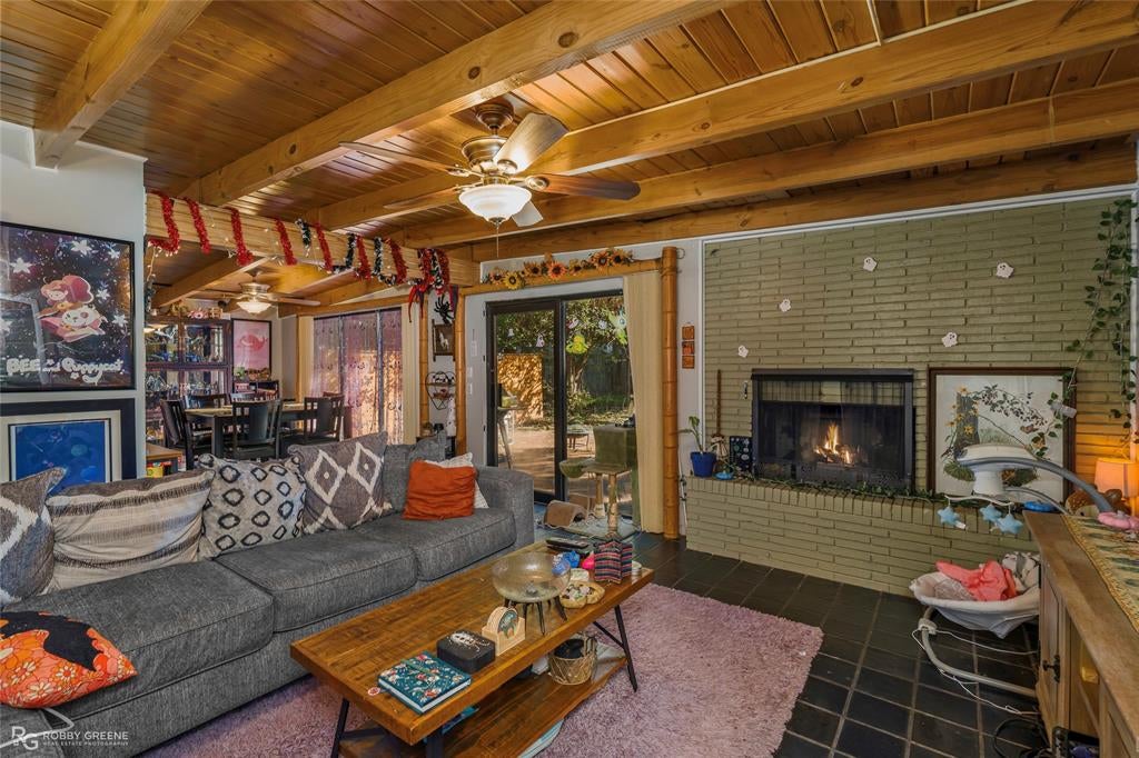 327 Meadowbrook Lane