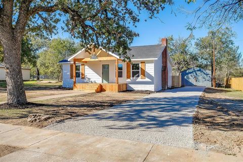 A home in Mineral Wells