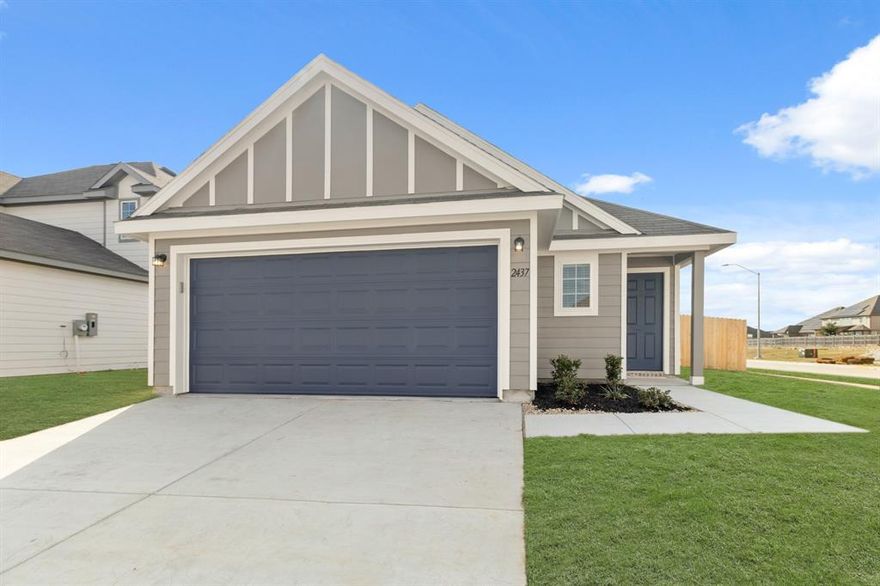 Love where you live in Sycamore Landing in Fort Worth, TX! The Aspen floorplan is a charming 1-story home and features 3 bedrooms, 2 bathrooms, and a 2-car garage! This home has it all, including privacy blinds and vinyl plank flooring throughout the common areas! The gourmet kitchen is sure to please with 42” cabinets and granite countertops! Retreat to the Owner’s Suite featuring double sinks with granite countertops, a separate tub and shower, and a walk-in closet! Enjoy the great outdoors with a covered patio! Don’t miss your opportunity to call Sycamore Landing home, schedule a visit today!