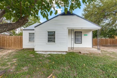 217 Ridgeway Avenue Azle TX 76020