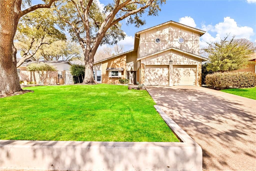 Photo of 2609 Quail Ridge, Irving, TX 75060 (MLS # 21201773)