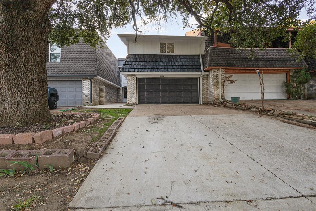2104 Fleur De Lis Court