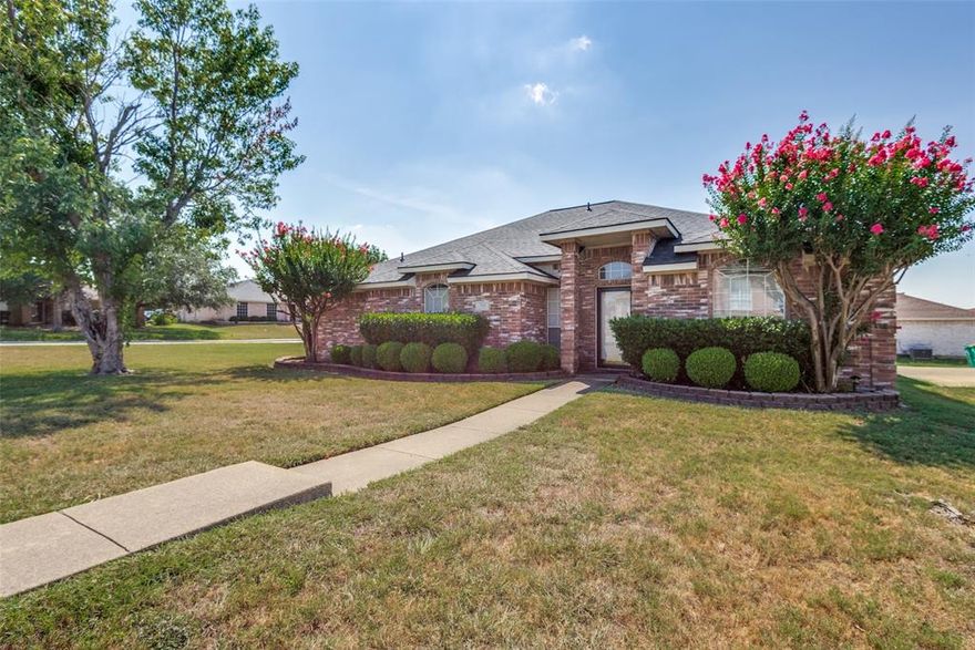 Charming 3-bedroom, 2-bathroom house for lease in Cedar Hill! This spacious home features an open floor plan, modern kitchen with plenty of cabinet space, and a cozy living room with a fireplace! Master suite includes a walk-in closet and en-suite bathroom. Enjoy the large backyard, perfect for entertaining. Located in a quiet neighborhood with easy access to schools, parks, and shopping. Available now!