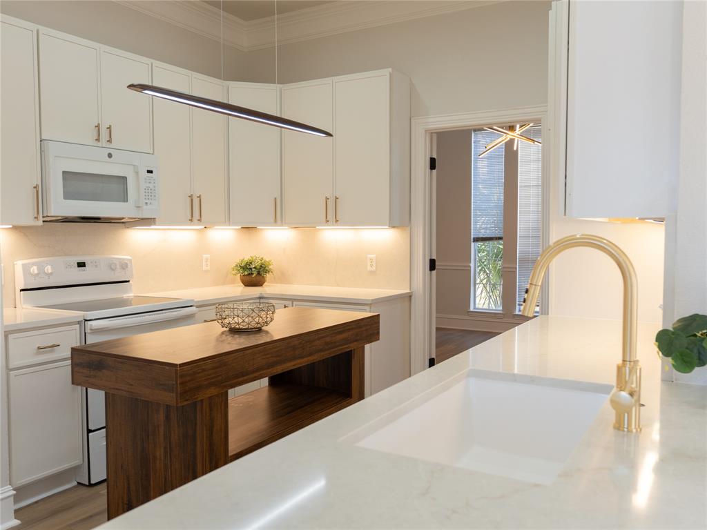 1390 Shores Boulevard