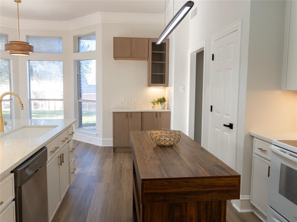 1390 Shores Boulevard