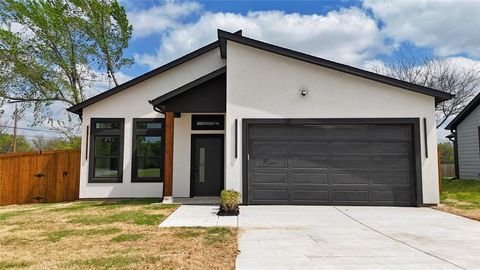 Photo of 1401 Clark Street, Greenville, TX 75401 (MLS # 21224373)