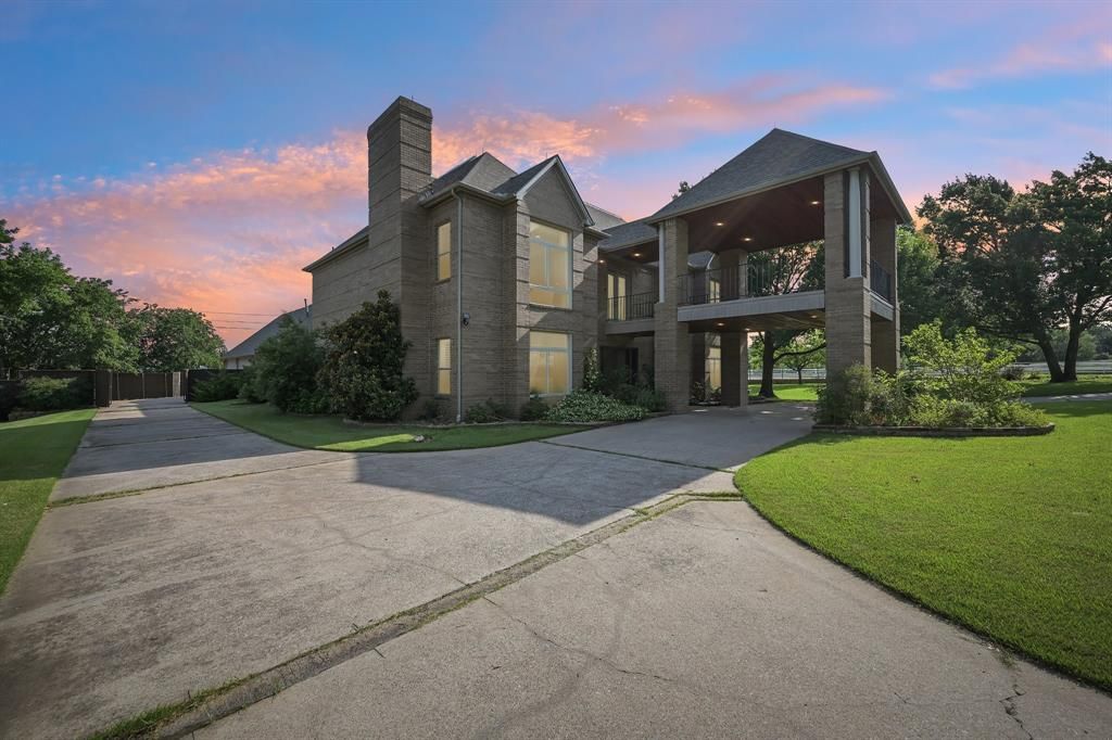 Photo of 2237 High Country Drive, Carrollton, TX 75007 (MLS # 21315104)