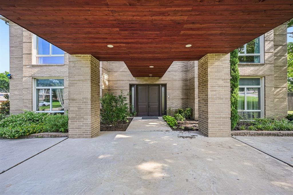 Photo of 2237 High Country Drive, Carrollton, TX 75007 (MLS # 21315104)