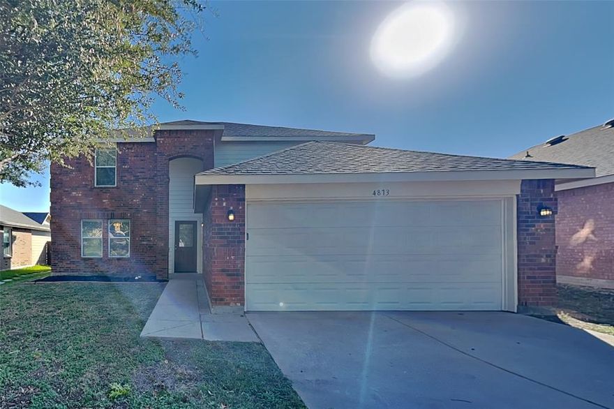 Charming 4 bed, 2.5 bath 2,580 sq ft home in Fort Worth! Open kitchen concept with updated counters. Primary suite with attached bathroom. Spacious backyard, great for gatherings! Pets accepted on a case by case basis. Additional admin fees apply. Schedule your showing today! This home is as-is.  

This home may be located within a Homeowners Association (HOA) community. If so, residents will be responsible for adhering to all HOA rules and regulations. Please contact your agent or landlord's agent for more information.