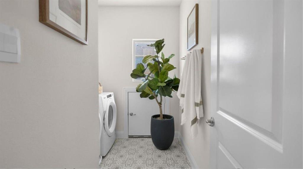 Mustang Square - Residential Lease