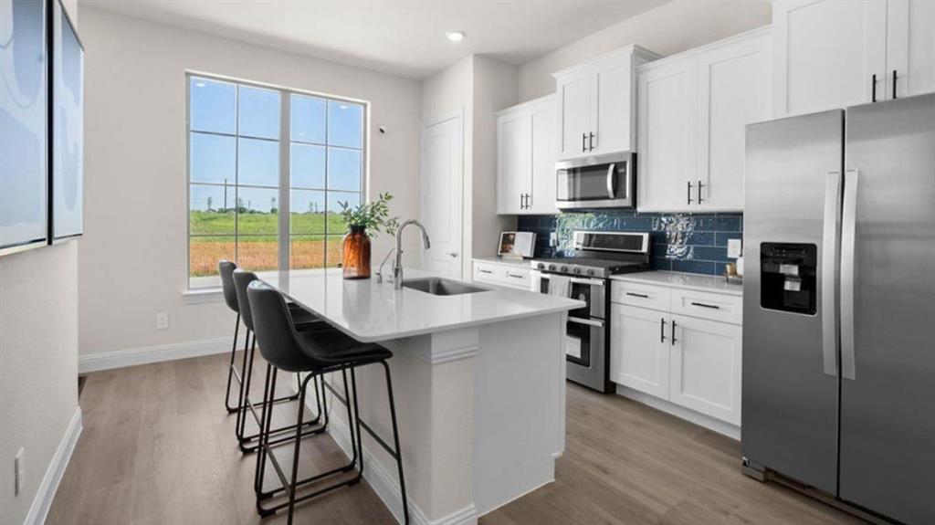 Mustang Square - Residential Lease