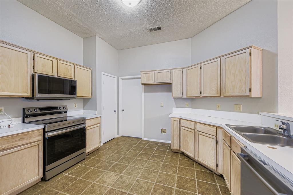 Hollywood Park Rev - Residential Lease