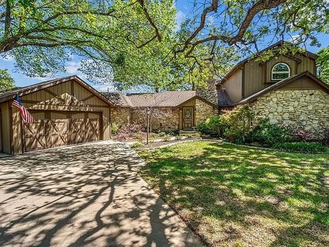 Photo of 3526 Lakeridge Drive, Grapevine, TX 76051 (MLS # 21209270)