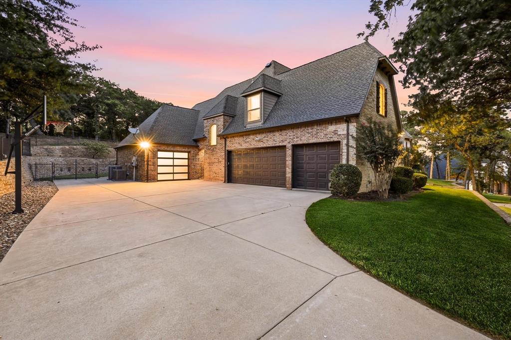 686 Knob Hill Court