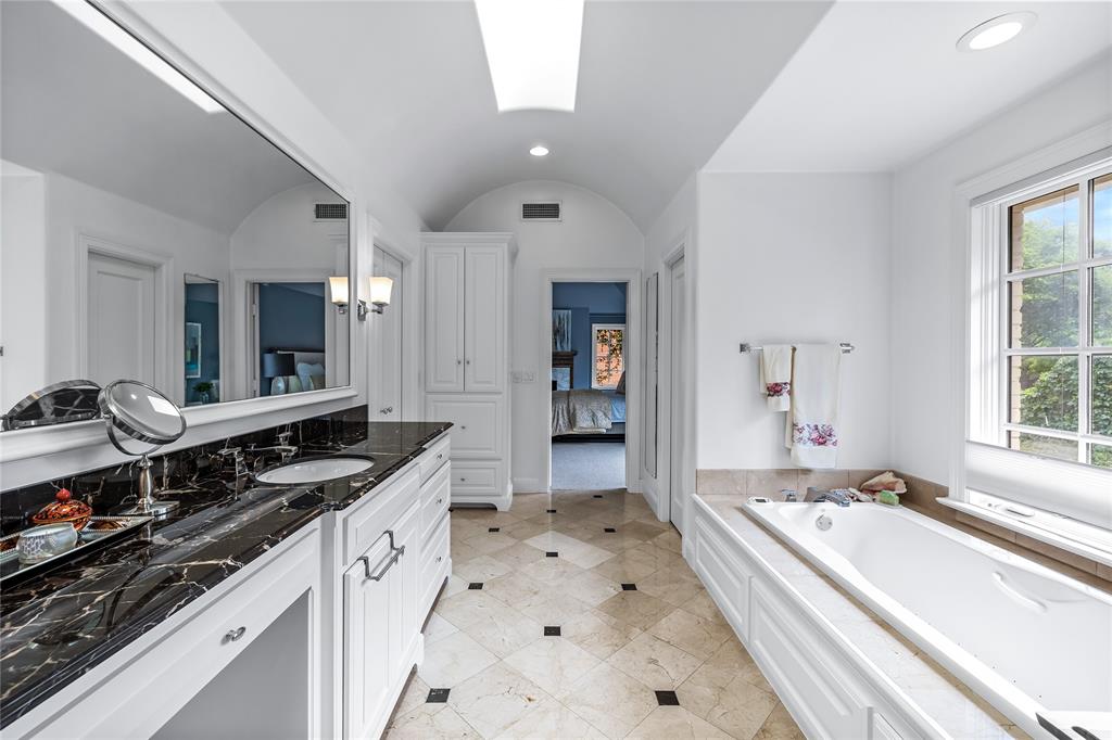 Francis Daniel - Residential