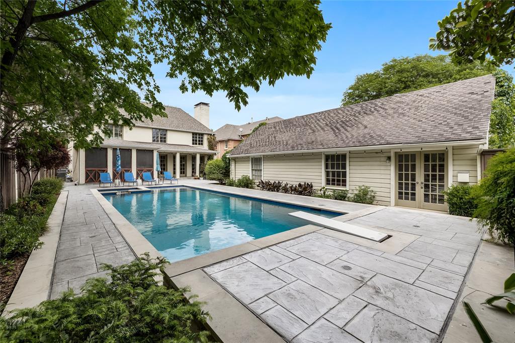 Francis Daniel - Residential