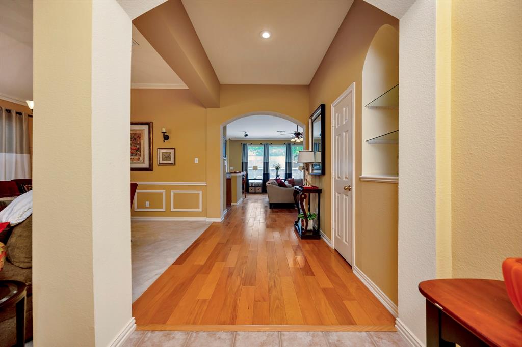 2404 Queens Court