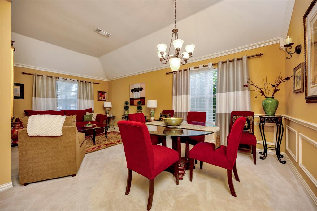 2404 Queens Court