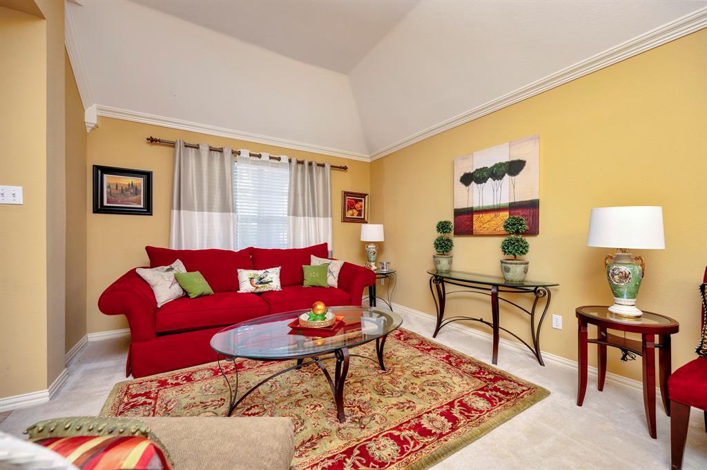 2404 Queens Court