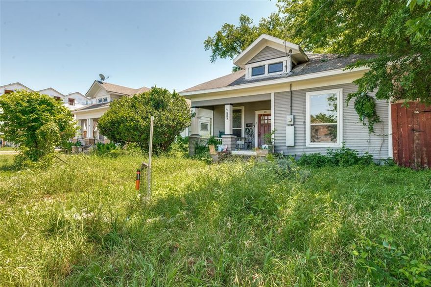Positioned at a rare oversized lot of more than 10,700 SqFt, this property is perfect opportunity for a new development. Located just three blocks from Bishop Arts District, it offers a great footprint and potential for a luxury project in an area where new construction is rapidly booming in culturally significant markets. Future residents will enjoy unparallel walkablity to Dallas' Bishop Arts District with boutiques, restaurants, and coffee shops , with a 10  minute commute to Downtown Dallas. Within 1 mile and a half  to the  Stevens Park Golf Course and the Coombs Creek bike trail.
