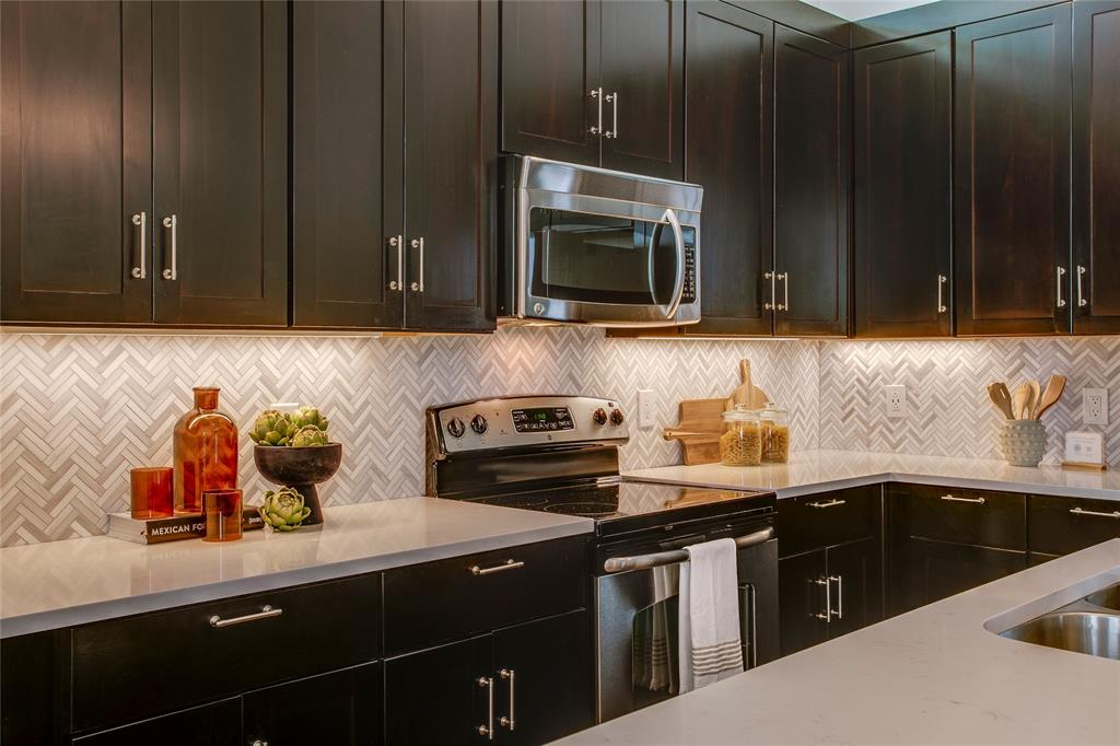 2100 N FITZHUGH CONDOMINIUMS - Residential