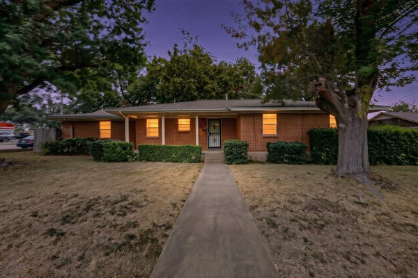 101 SPINNER CIR, DESOTO, TX 75115 - Image bcffda9eb2a367f80620abdbc0050d6b/2018200536