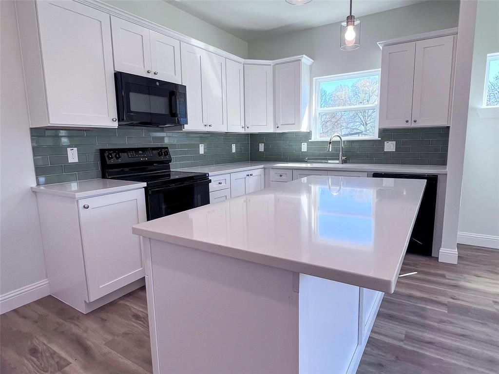 Photo of 729 N 9th Avenue, Denison, TX 75021 (MLS # 21215033)